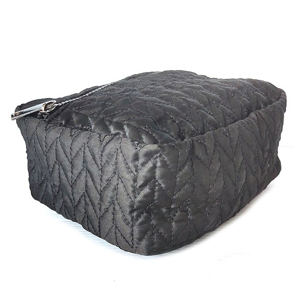 quilting seam cosmetic bag